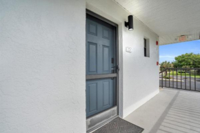 End Unit with Private Views